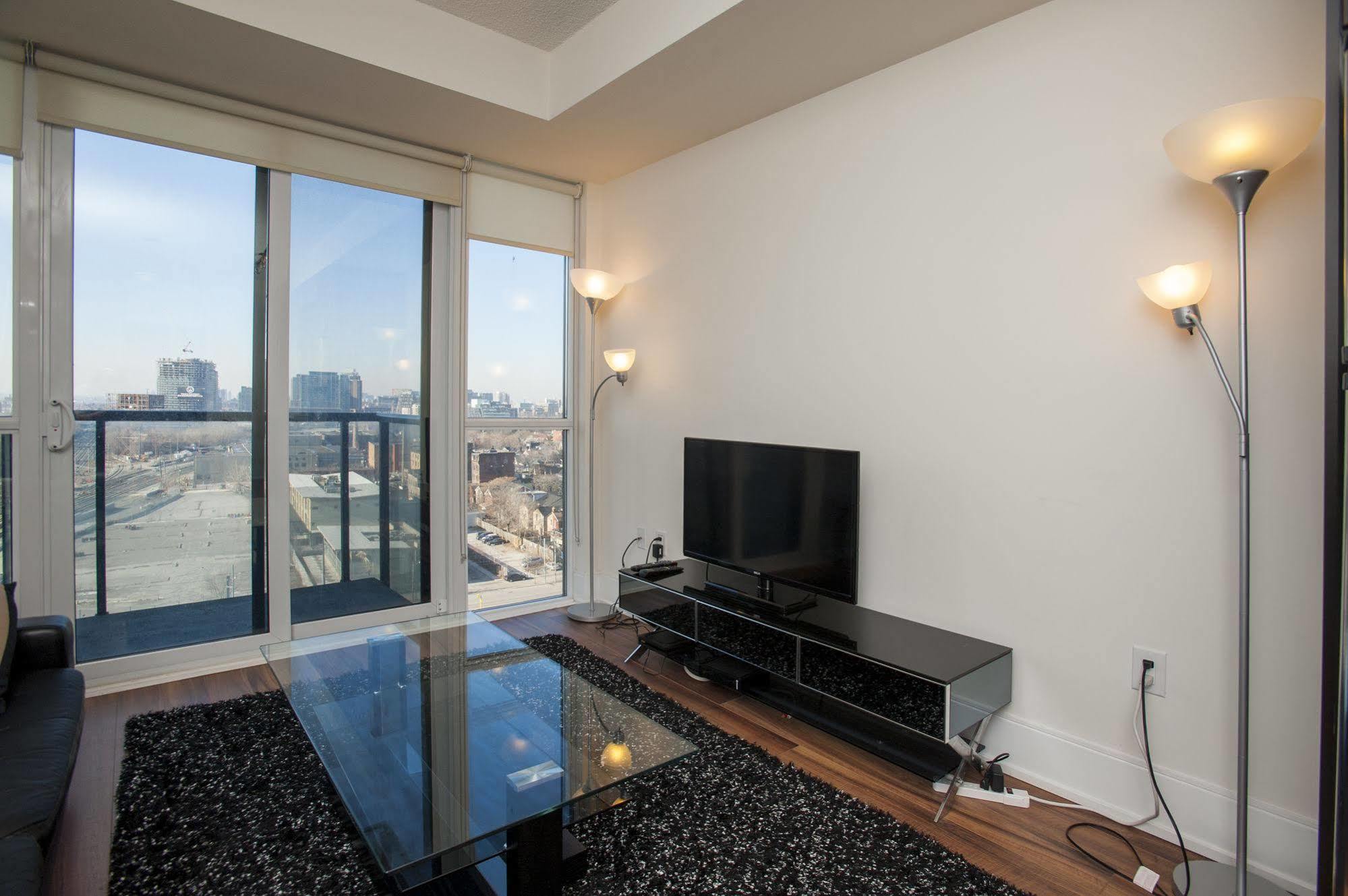 Life Suites Luxury Downtown Condos Toronto Exterior foto