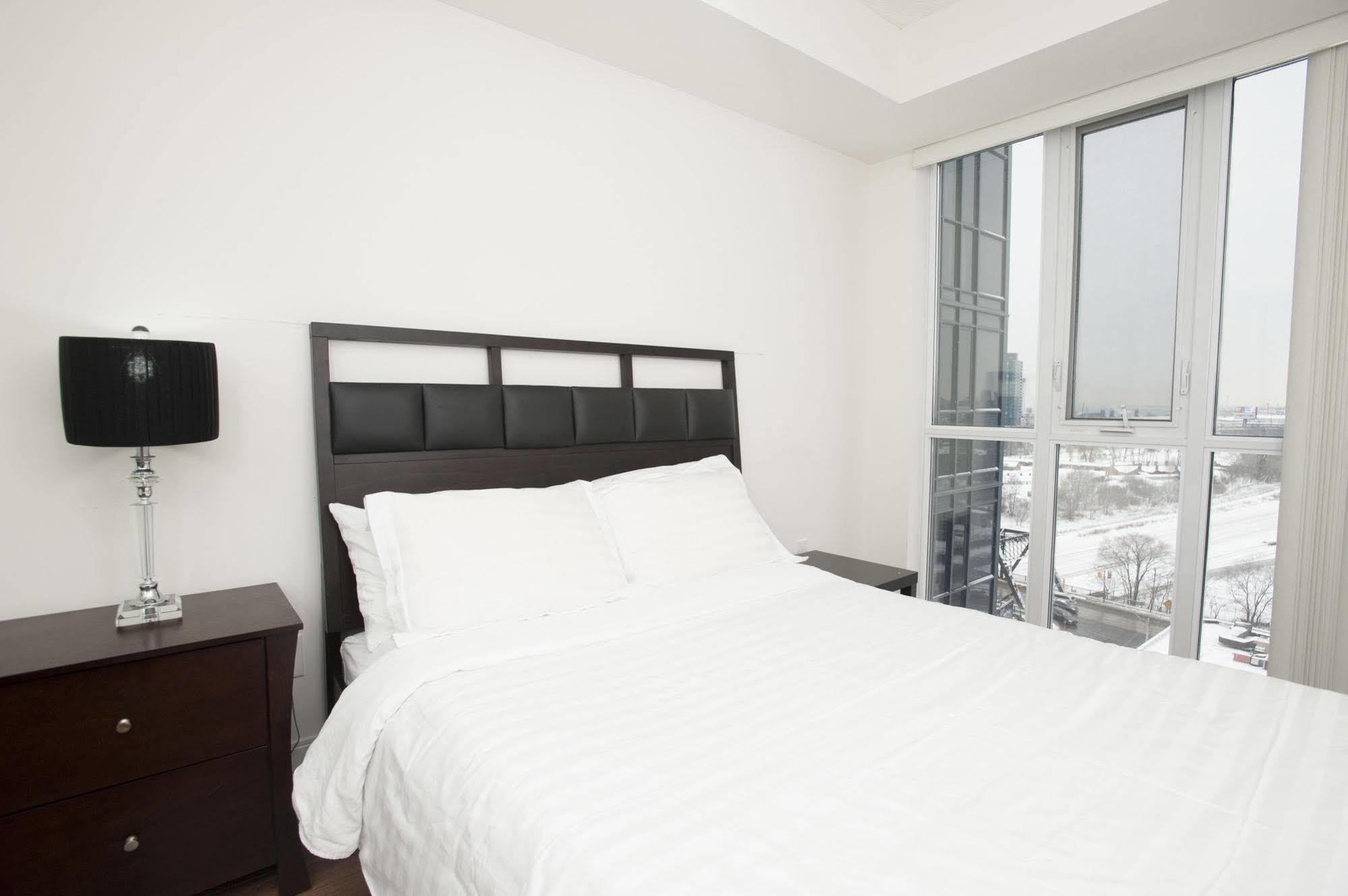 Life Suites Luxury Downtown Condos Toronto Exterior foto