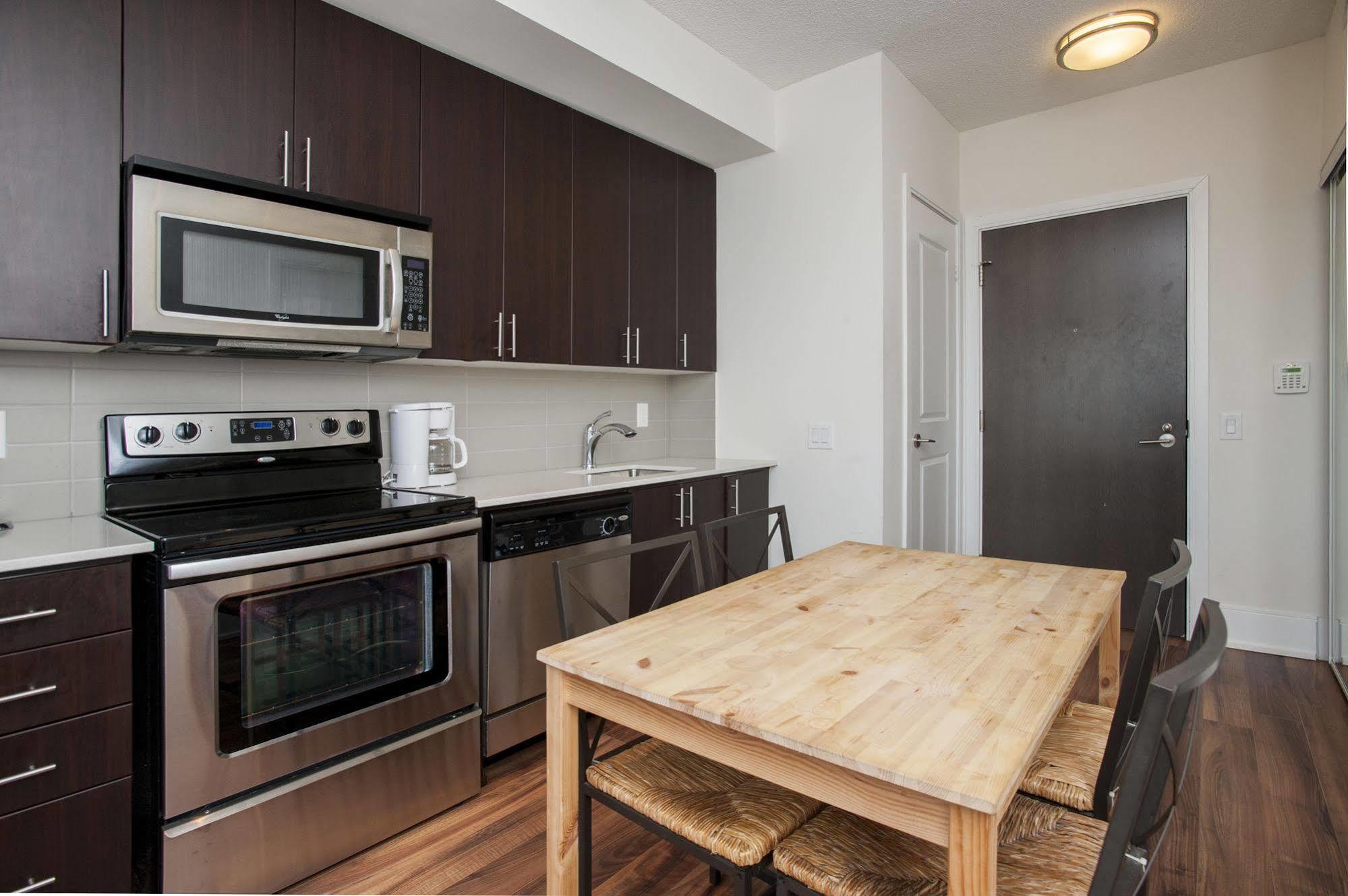 Life Suites Luxury Downtown Condos Toronto Exterior foto