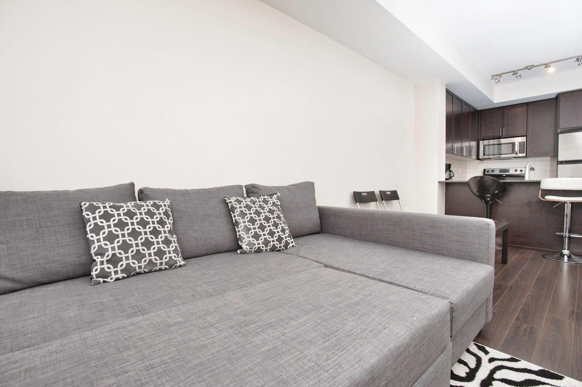 Life Suites Luxury Downtown Condos Toronto Exterior foto