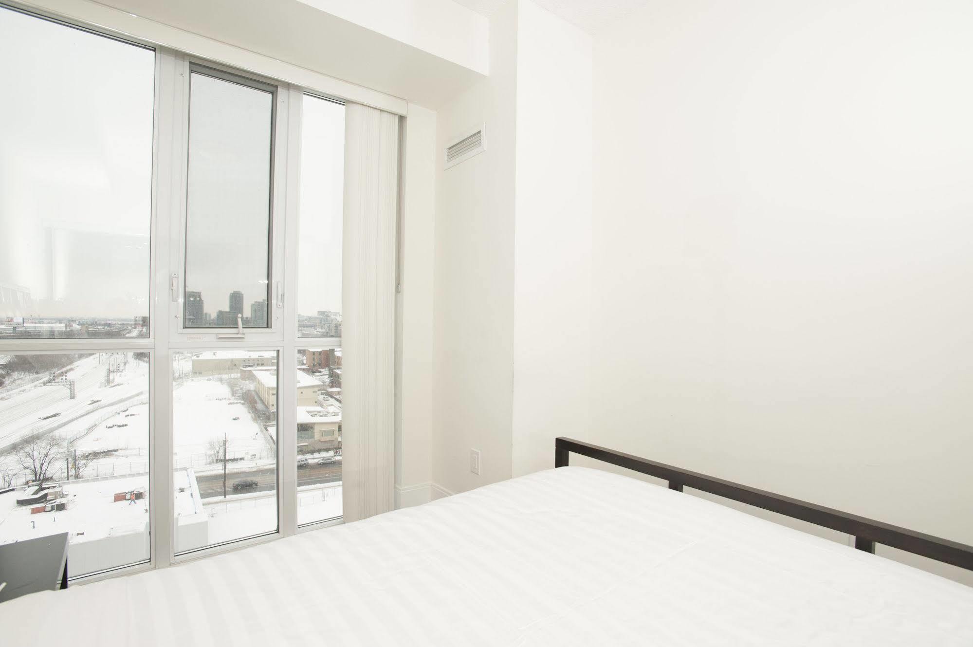 Life Suites Luxury Downtown Condos Toronto Exterior foto